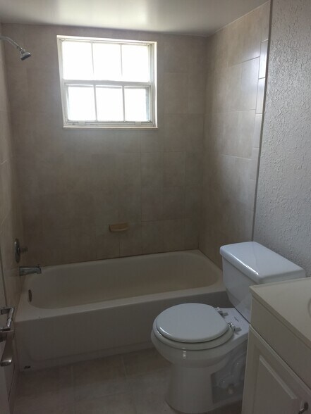 Building Photo - 1503 SE Royal Green Cir