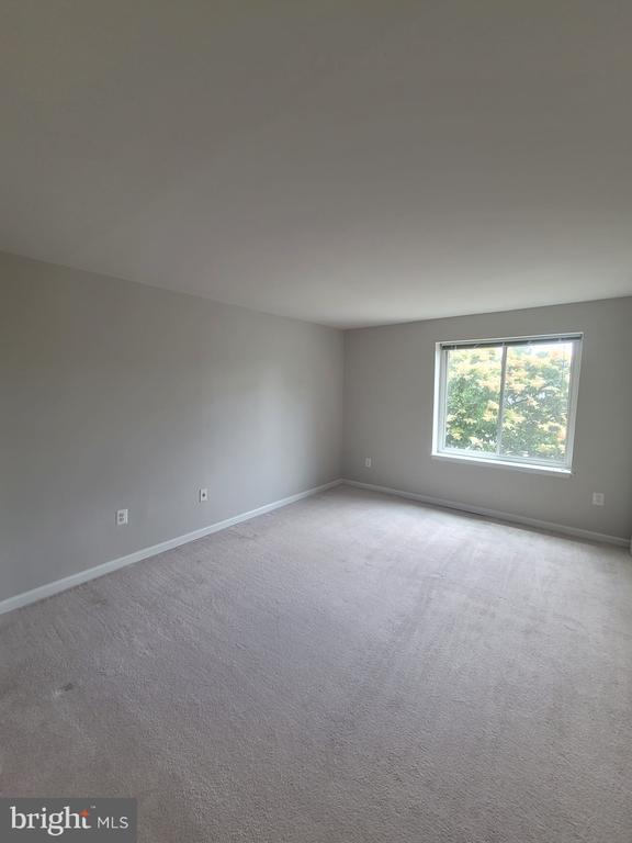 Building Photo - 9730 Kingsbridge Dr