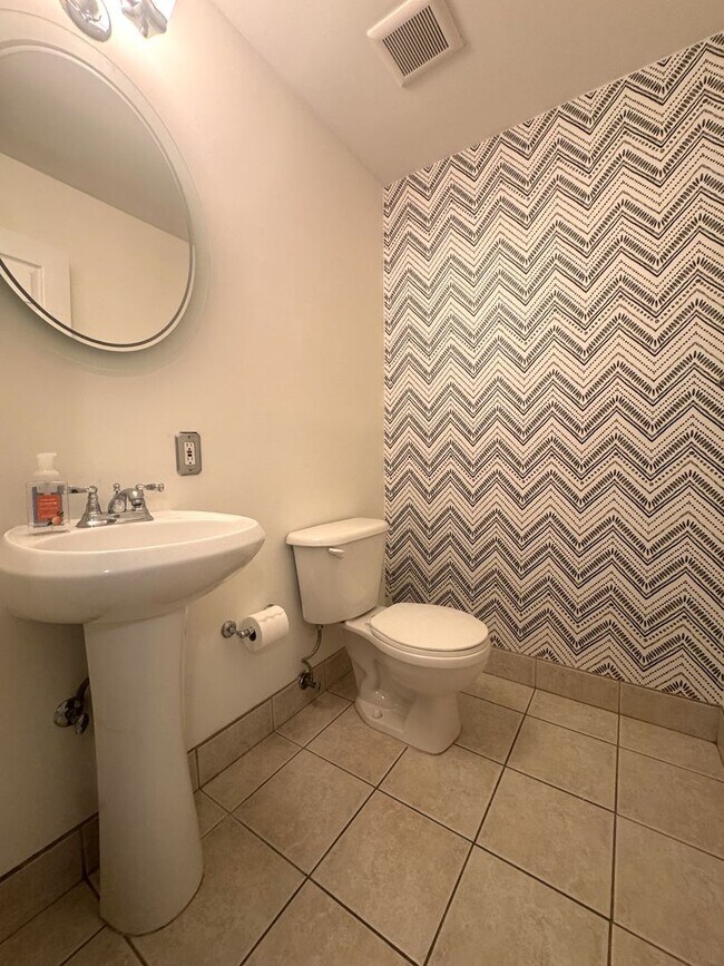 Building Photo - 3BR/1.5BA Historic Townhouse in the Heart of Shaw with Parking