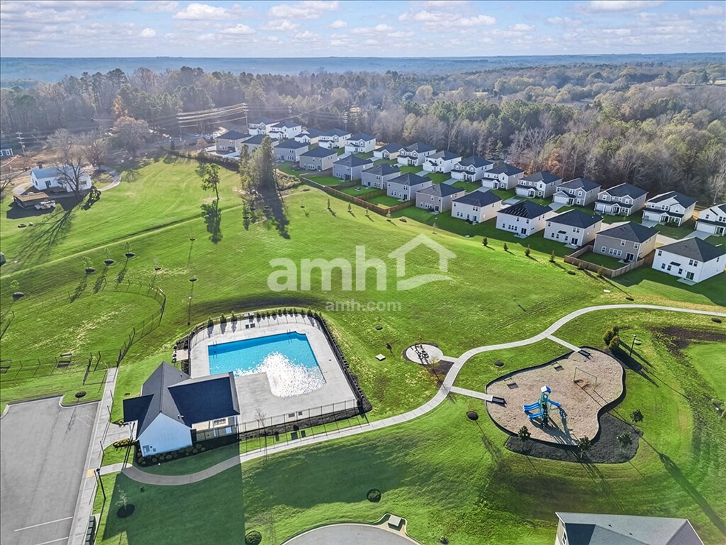 Building Photo - 790 Treeline Rd