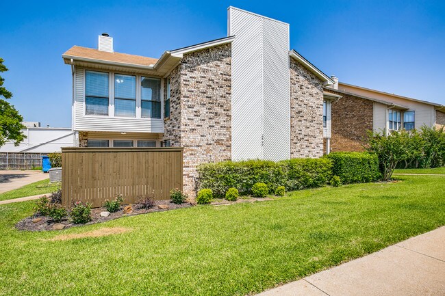Building Photo - 3200 Meadow Park Dr