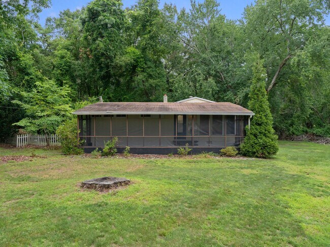 Building Photo - For Rent | Charming 2-Bedroom Home with Bonus Room & Screened-In Porch in Berlin