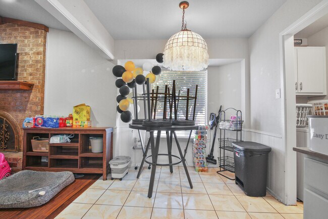 Building Photo - 5625 Amherst St