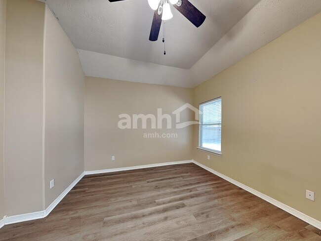 Building Photo - 7819 Niki's Crossing