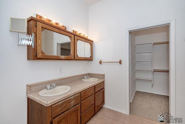 Building Photo - 11626 S Dorothy Dr