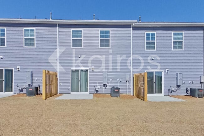 Building Photo - 2407 Banyan Cir