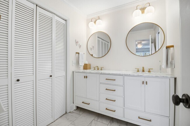 Building Photo - 3Bed/2.5Bath Family Home in Snee Farms