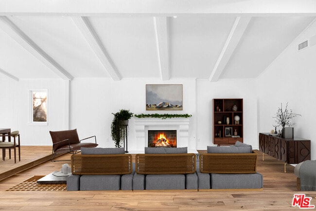 Building Photo - 8331 Skyline Dr
