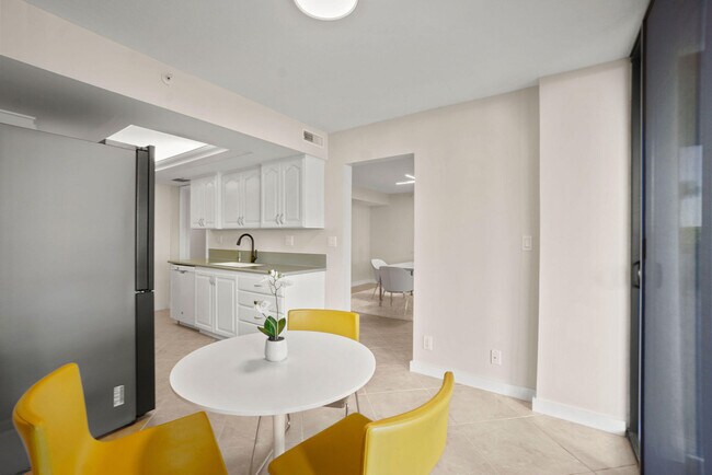 Building Photo - 3440 S Ocean Blvd