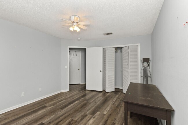 Building Photo - 1009 Stonegate Dr