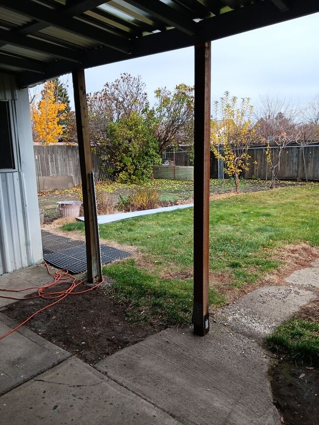 Building Photo - 3 Bed House in La Grande