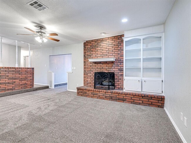 Building Photo - 305 Woodside Dr