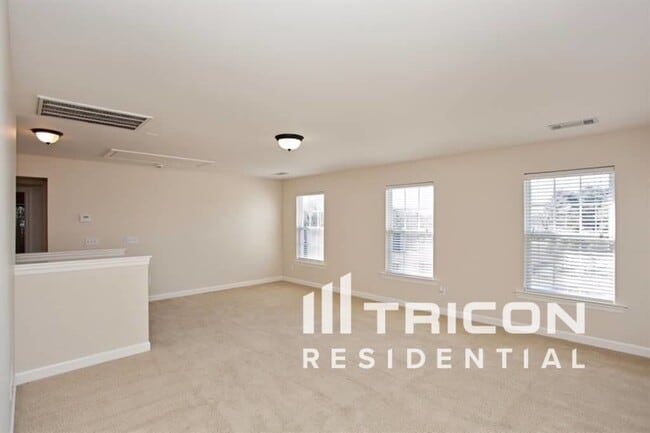 Building Photo - 91 Berry Hill Dr
