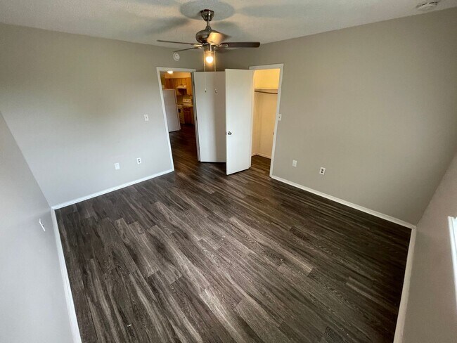 Building Photo - 1307-09 N. Arkansas duplex