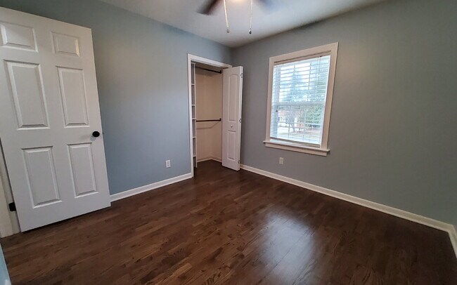 Building Photo - "Charming 3-Bed Oasis with Granite Touches & Cozy Fireplace on Spartan Road!"