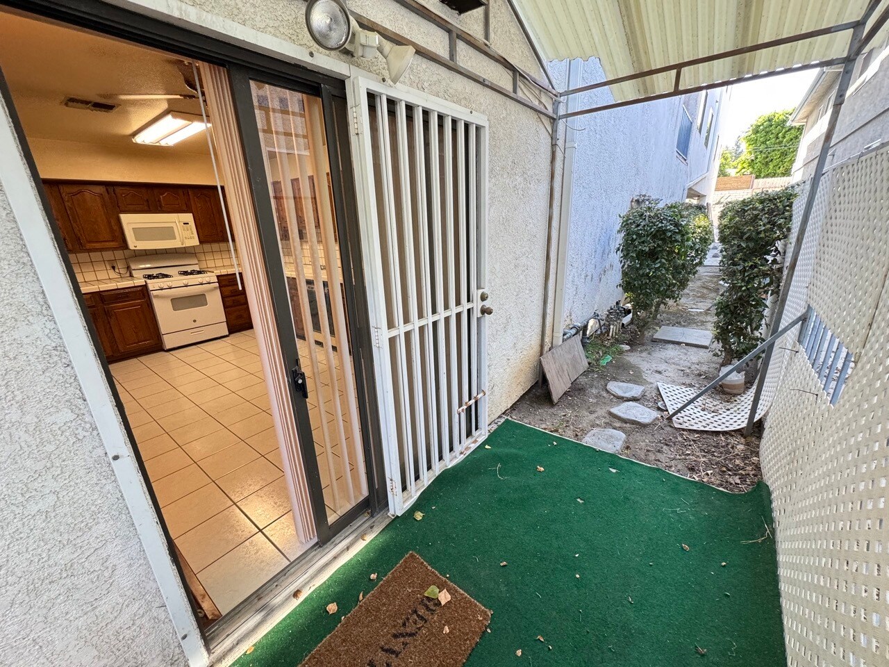 Building Photo - 4268 Beverly Glen Blvd