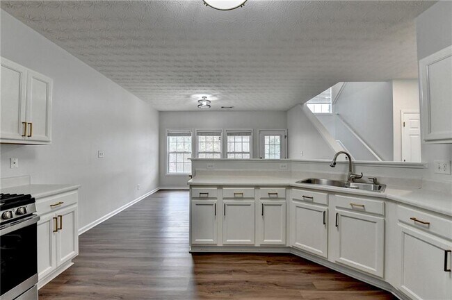 Building Photo - 6670 Island Pointe Dr