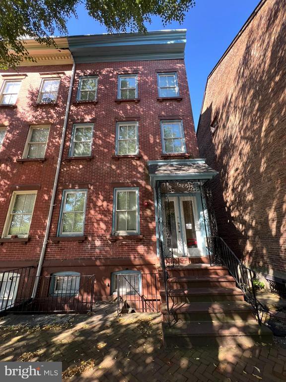 Building Photo - 255 Mercer St