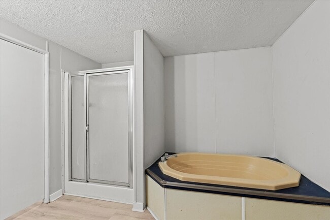 Building Photo - Completely Updated 3BR/2BA Trailer in Musc...