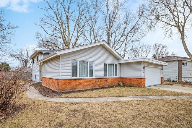 Building Photo - 1923 Pawnee Ln