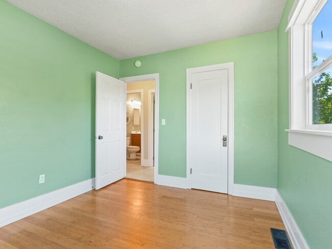 Building Photo - 9648 N Central St