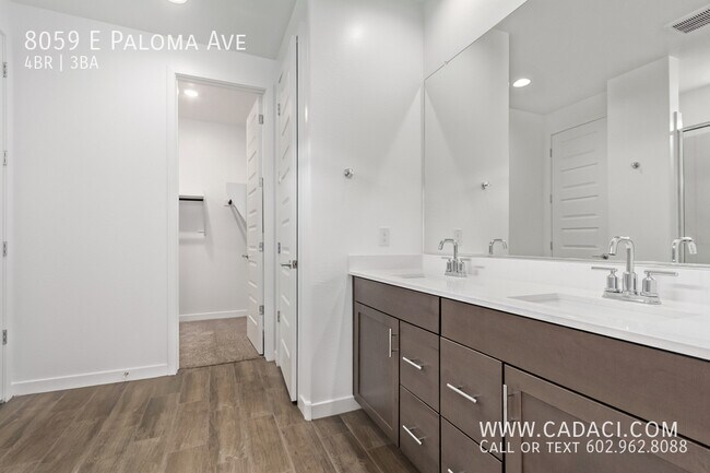 Building Photo - 8059 E Paloma Ave
