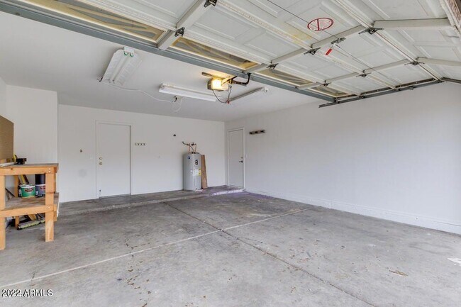 Building Photo - 8639 W Fullam St