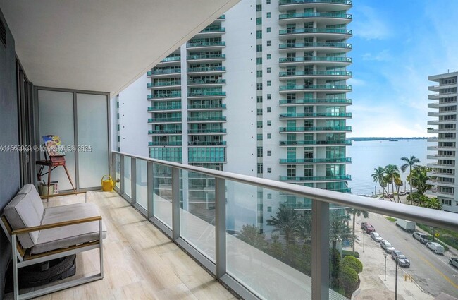 Building Photo - 1300 Brickell Bay Dr