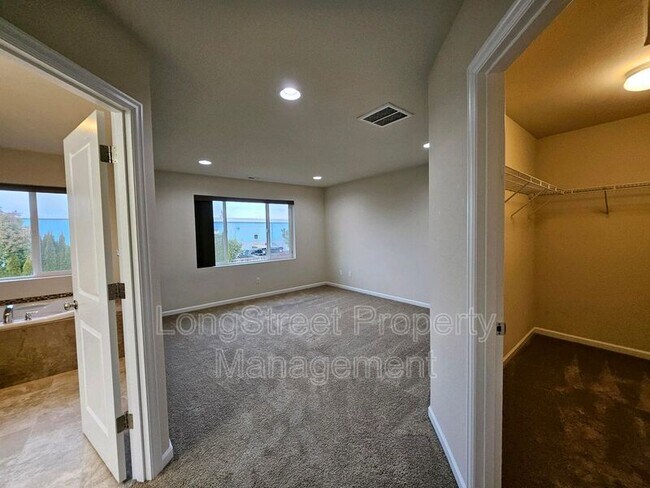 Building Photo - 6355 SE Imagine Way