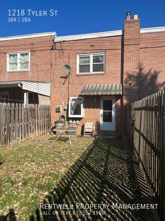 Building Photo - Beautiful 3 Bedroom  1.5 Bath  townhome in...