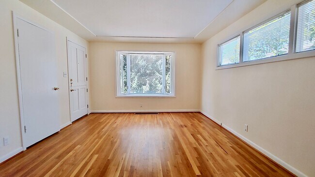 Building Photo - Great One Bedroom Unit Located In Multnoma...