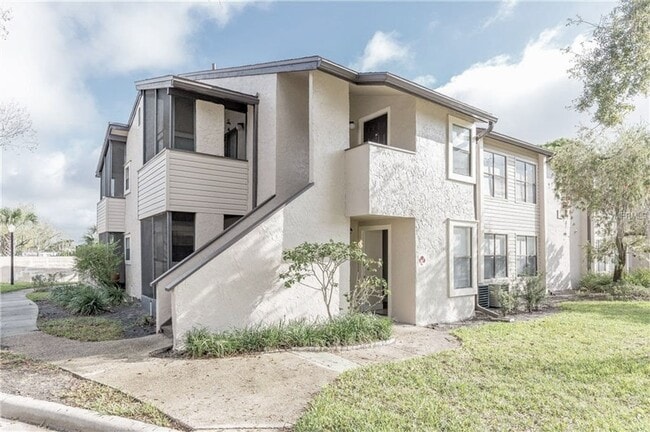 Building Photo - Beautiful Remodeled Winter Park 2/2 Condo for Rent in Front of Full Sail.