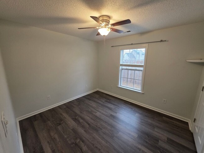 Building Photo - 104 Londonberry Ln