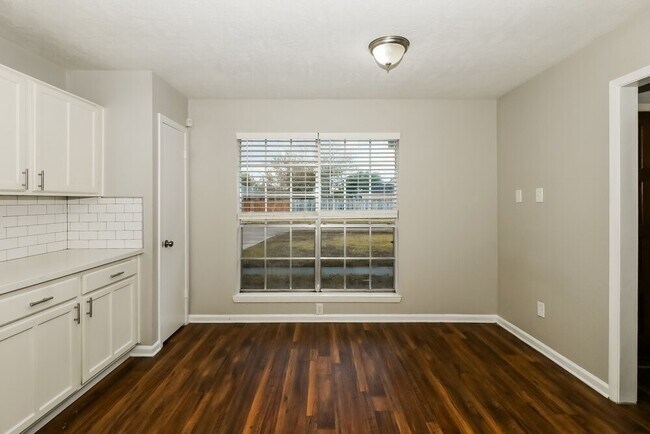 Building Photo - 16507 Quail Meadow Dr