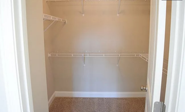 Building Photo - 10 Ivy Cross