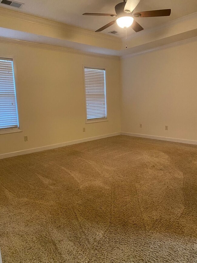 Building Photo - Warm & Welcoming 3BR Home