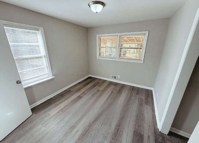 Building Photo - 2609 County Line Rd SW