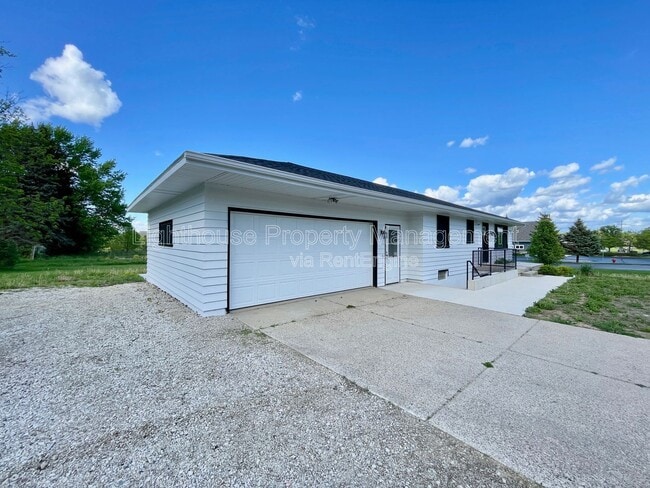 Building Photo - 1505 68th St SE