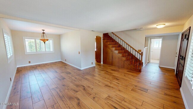 Building Photo - 2431 Deerfield Ct