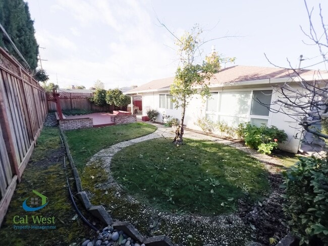 Building Photo - $4,795 - Beautiful 4 beds/2 Baths Home near Los Gatos Border