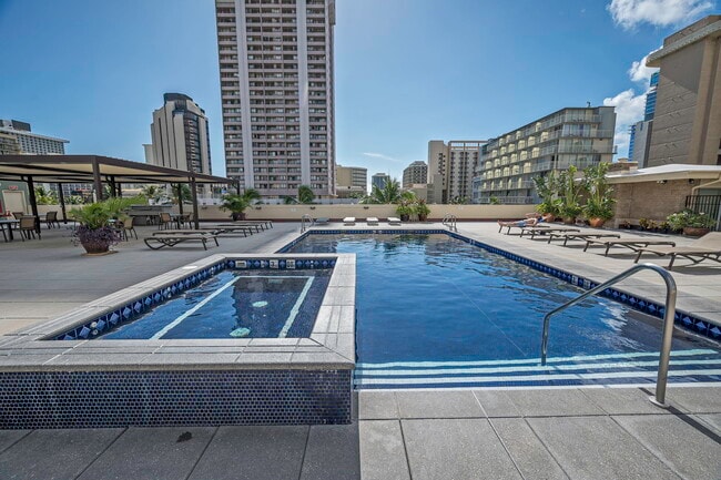 Building Photo - 2211 Ala Wai Blvd