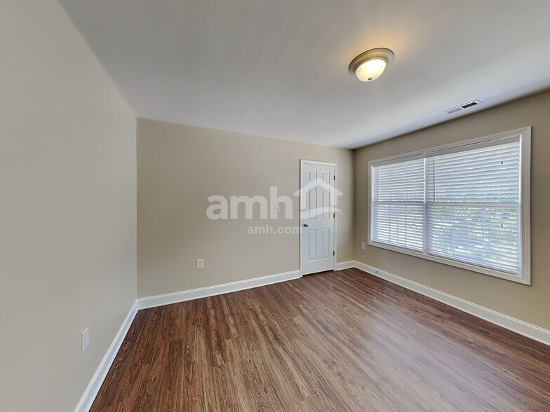 Building Photo - 1005 Theodore Ln