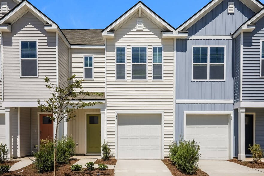 Building Photo - 27 Striker Rd