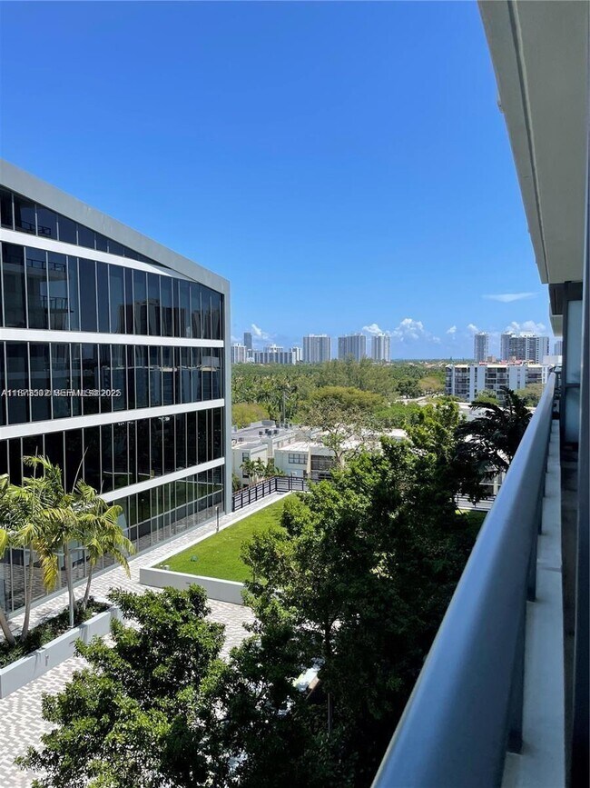 Building Photo - 2960 NE 207th St