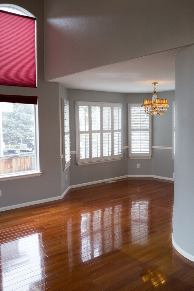 Building Photo - Evolve Real Estate: Available Immediately 3 Bedroom on a Huge Lot Facing Open Space! No Pets.