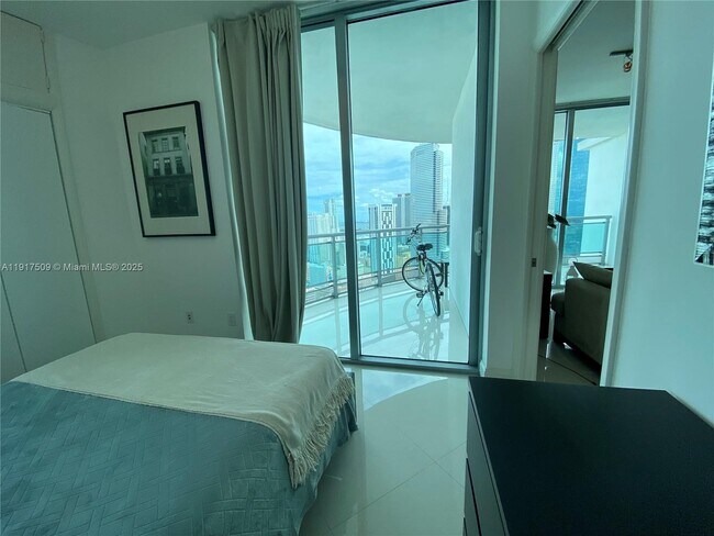 Building Photo - 350 S Miami Ave