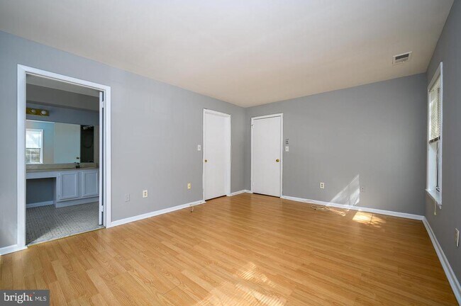 Building Photo - 115 Cascade Ct