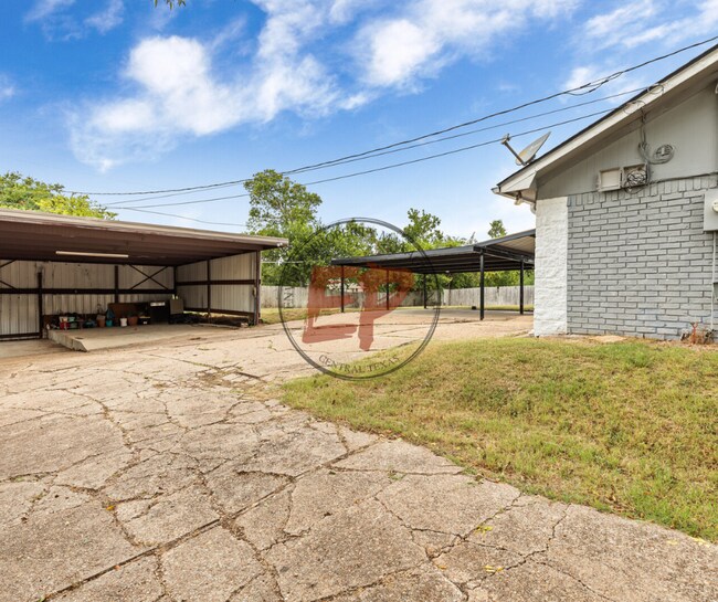 Building Photo - 521 Jancy Dr