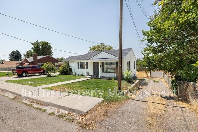 Building Photo - 145 N 500 E St
