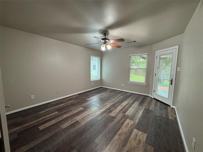 Building Photo - 502 Green Valley Cove